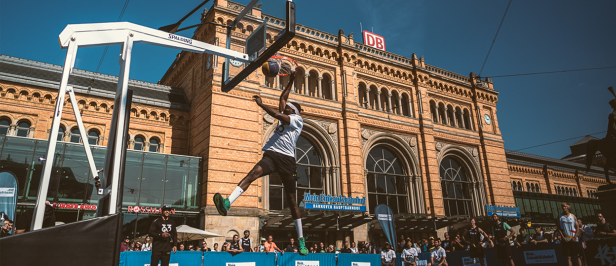 3x3-Germany Tour 2022 vor dem Hbf Hannover 3x3-Germany Tour 2022 vor dem Hbf Hannover